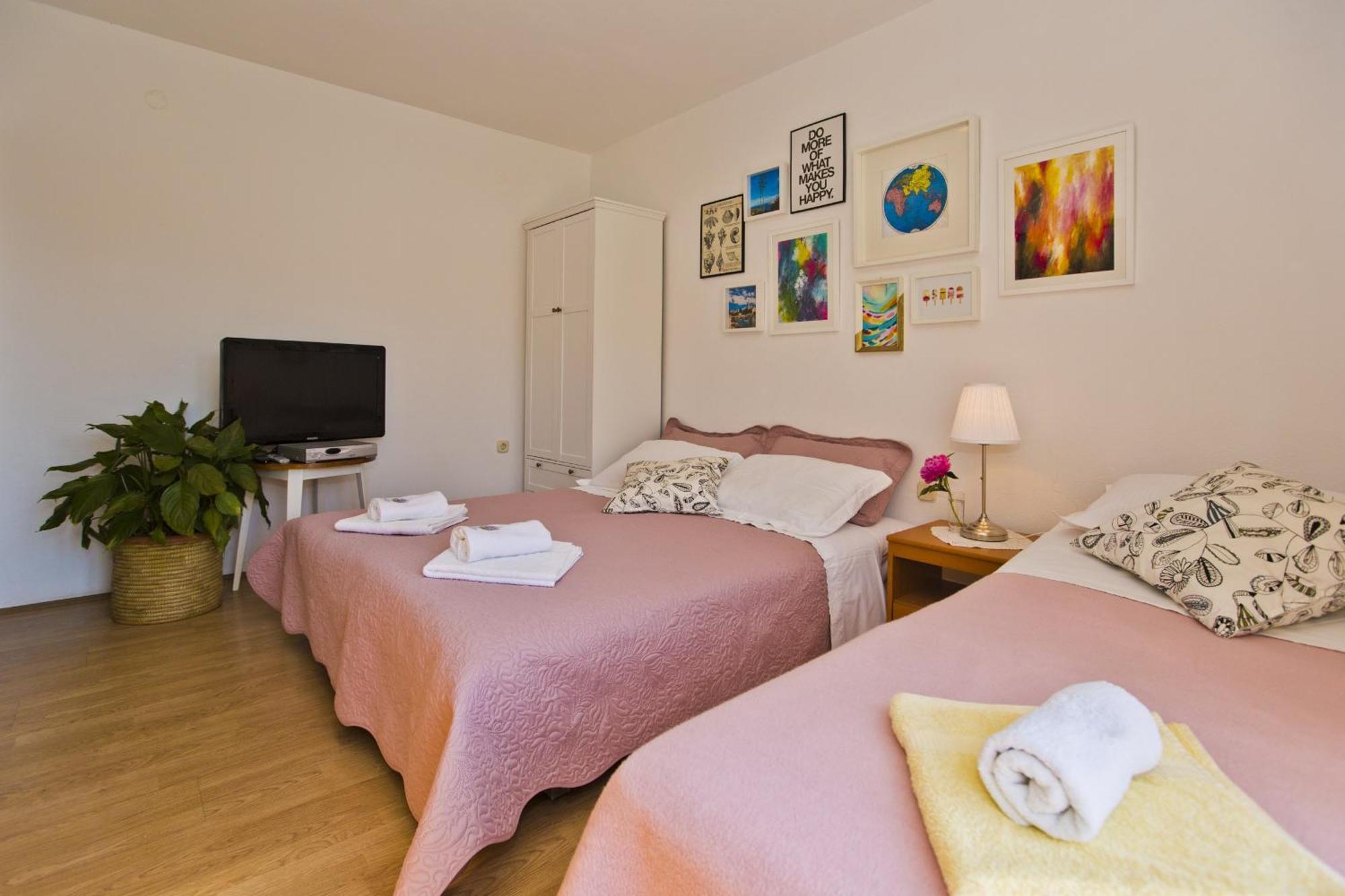 Lina Vrankovic Apartments Хвар Экстерьер фото